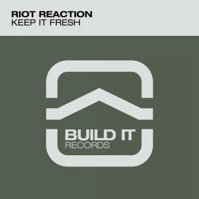 歌手 Riot Reaction