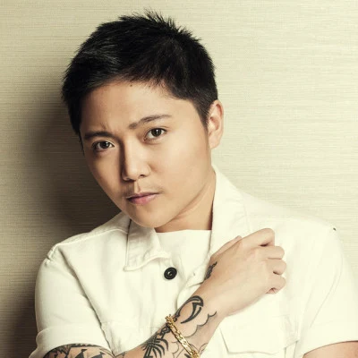 歌手 ChariceIyaz