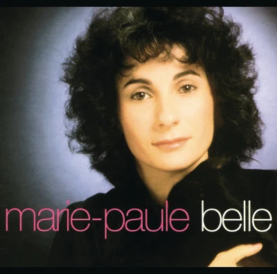 歌手 Marie-Paule BelleĴak Le Puil