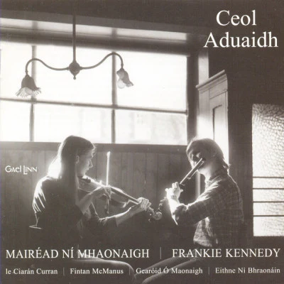 歌手 Mairéad Ní MhaonaighTrad.Anna Ní Mhaonaigh