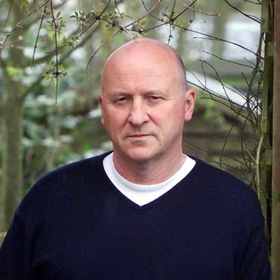 歌手 Gavin Bryars