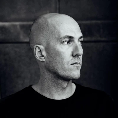 歌手 Julian Jeweil