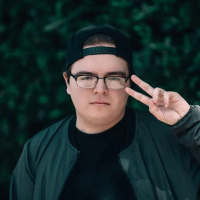 歌手 Ray Volpe