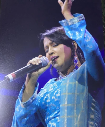 歌手 MadhushreeBela ShendeShreya Ghoshal