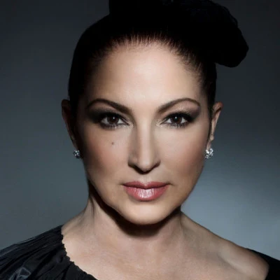 歌手 Gloria EstefanCarlos Rivera