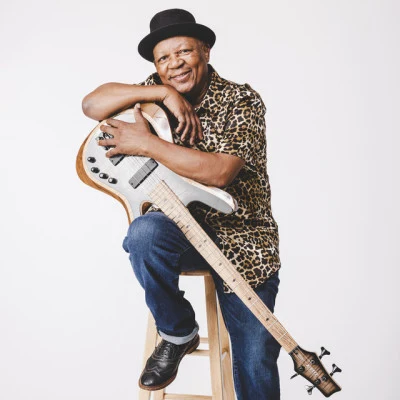 歌手 Bakithi Kumalo