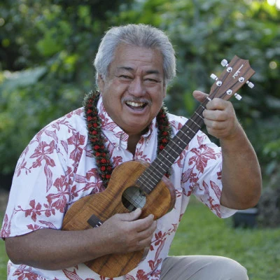 歌手 George Kahumoku, Jr.Kekuhi Kanahele