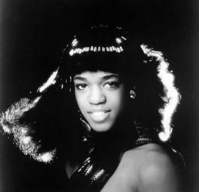 歌手 Evelyn &quot;Champagne&quot; King