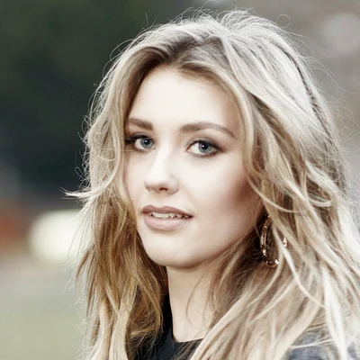 歌手 Ella Henderson